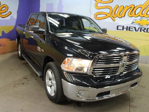 Used 2016 RAM 1500 Classic SLT w/ SLT Plus D←cor Group AWD/4WD image 2