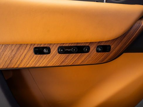 Used 2023 Rolls-Royce Cullinan w/ Cullinan Package image 36