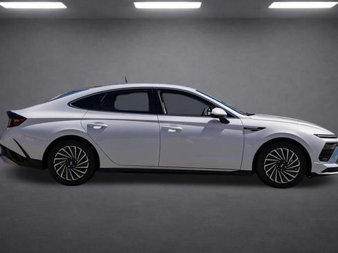 Used 2025 Hyundai Sonata SEL FWD image 3