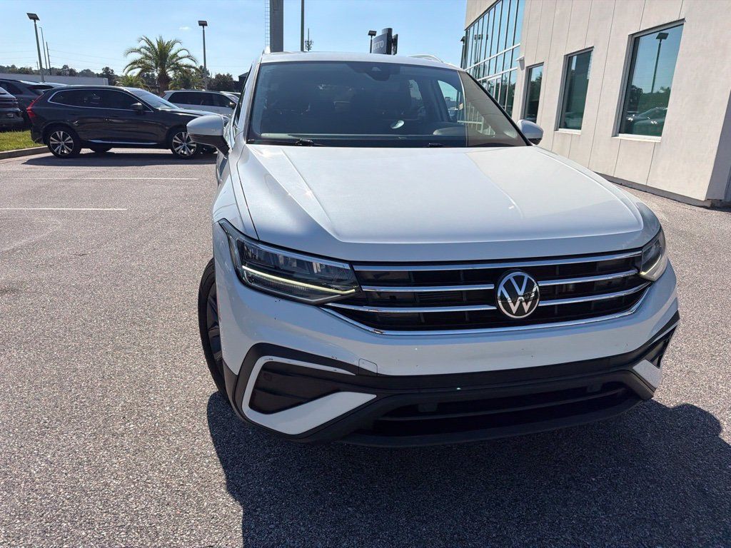 Used 2023 Volkswagen Tiguan SE FWD image 3