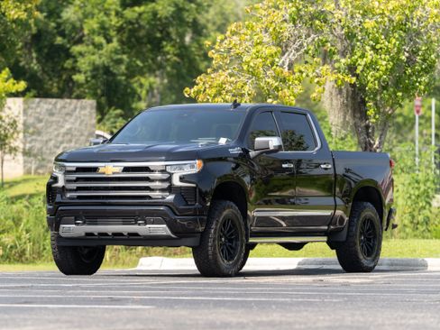 Used 2025 Chevrolet Silverado 1500 High Country w/ Technology Package AWD/4WD image 38
