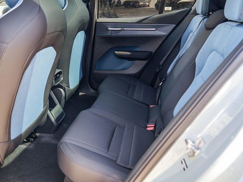 New 2026 Volvo EX30 Plus w/ Protection Package image 18