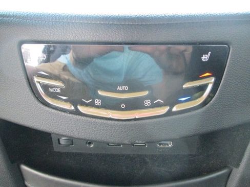Used 2020 Cadillac Escalade Platinum AWD/4WD image 19