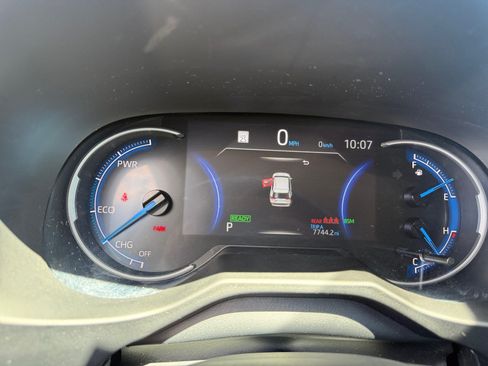 Used 2024 Toyota RAV4 LE AWD/4WD image 10