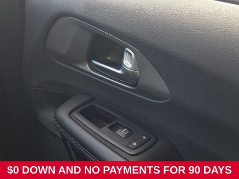 Used 2025 Chrysler Pacifica Select FWD image 29