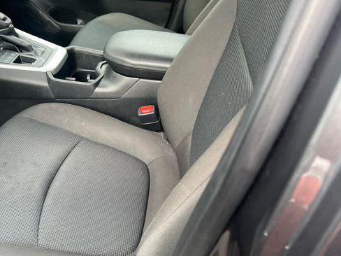 Used 2022 Toyota RAV4 LE image 9