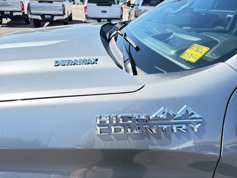 Used 2024 Chevrolet Silverado 1500 High Country w/ Technology Package AWD/4WD image 9