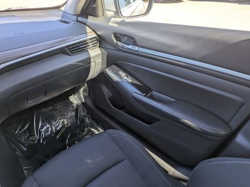 Used 2023 Nissan Altima 2.5 SV FWD image 16