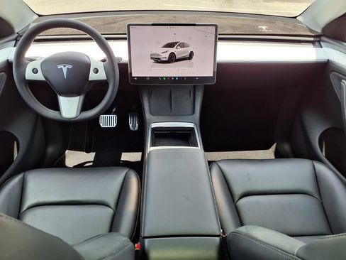 Used 2024 Tesla Model Y Long Range AWD/4WD image 18