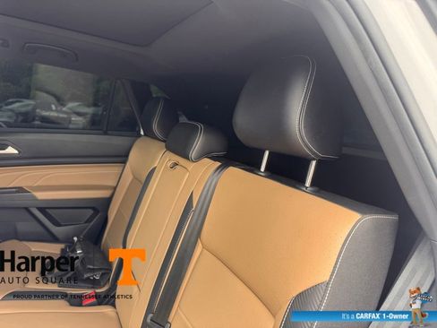 Used 2023 Volkswagen Atlas Cross Sport SE w/ Panoramic Sunroof Package FWD image 9