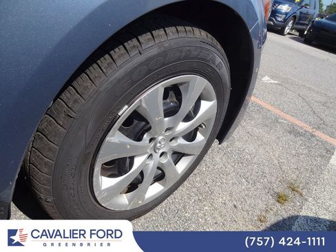 Used 2024 Toyota Corolla LE FWD image 15