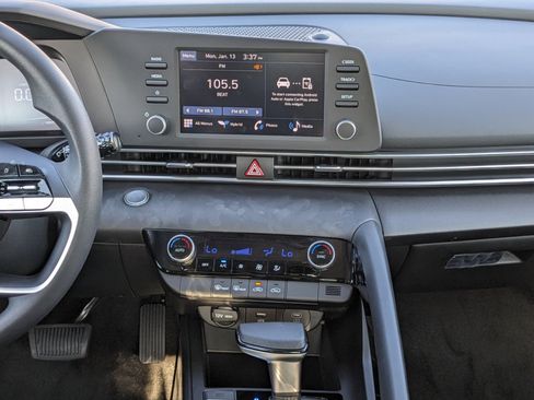 New 2025 Hyundai Elantra Blue image 17