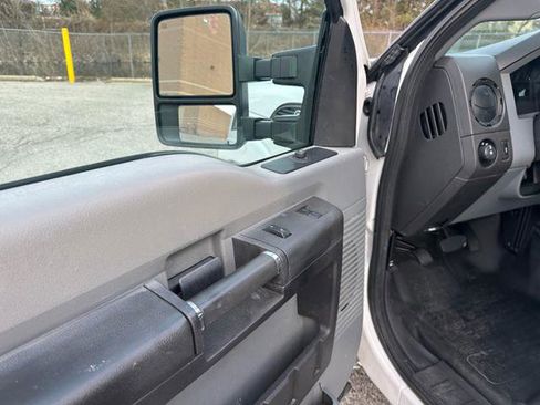 Used 2016 Ford F250 XL w/ Power Equipment Group image 19