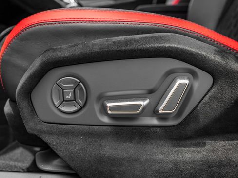 Used 2024 Lamborghini Urus Performante AWD/4WD image 27