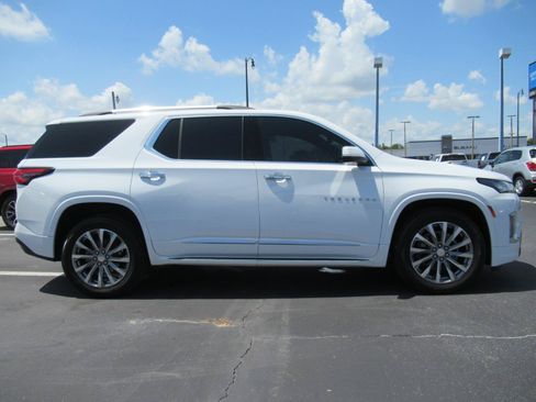 Certified 2023 Chevrolet Traverse Premier FWD image 4