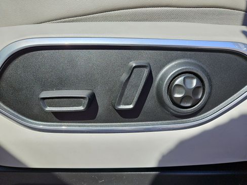 Used 2024 Jeep Wagoneer L Series II w/ Flexible Seating Group AWD/4WD image 21