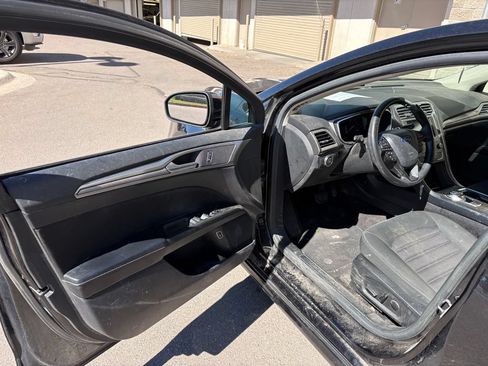 Used 2019 Ford Fusion SE FWD image 15