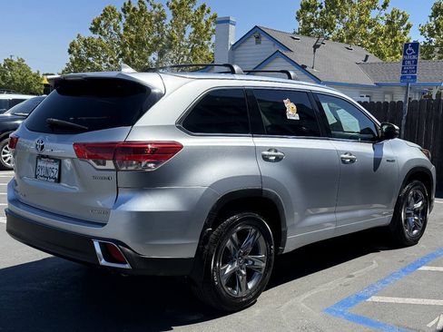 Used 2017 Toyota Highlander Limited Platinum AWD/4WD image 6