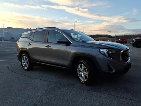 Used 2021 GMC Terrain SLE w/ Driver Convenience Package image 4