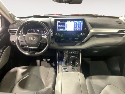 Used 2021 Toyota Highlander Platinum AWD/4WD image 17