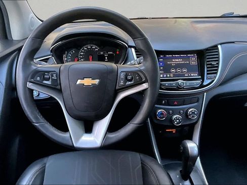 Used 2022 Chevrolet Trax LT w/ LT Convenience Package FWD image 7