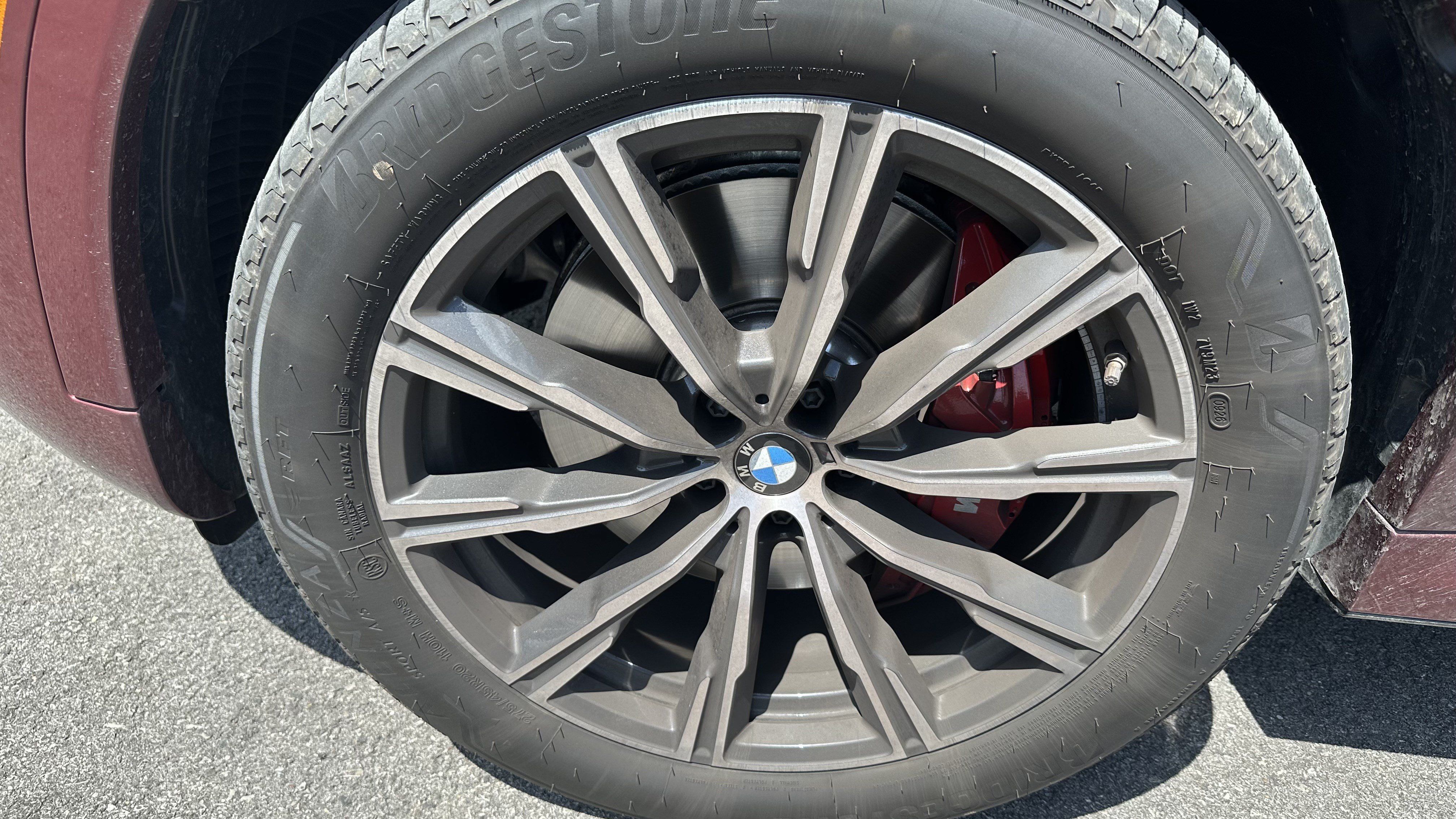 Certified 2027 BMW X6 xDrive40i w/ Premium Package AWD/4WD image 12