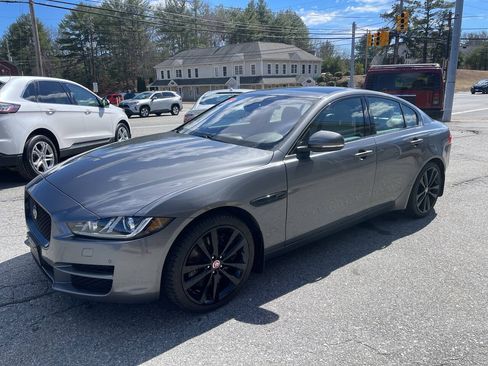 Used 2017 Jaguar XE Prestige AWD/4WD image 3