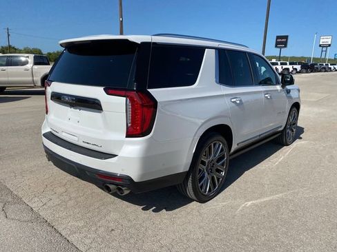 Used 2023 GMC Yukon Denali Ultimate AWD/4WD image 6
