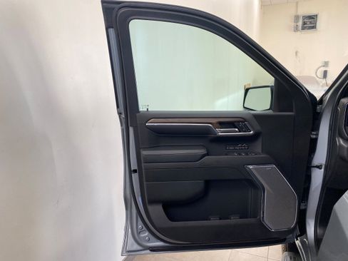 Used 2024 Chevrolet Silverado 1500 High Country w/ Technology Package image 15