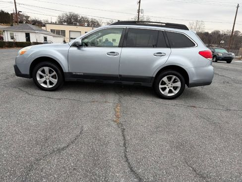 Used 2014 Subaru Outback 2.5i Premium image 2