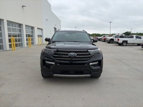 Used 2024 Ford Explorer XLT w/ Equipment Group 202A AWD/4WD image 8