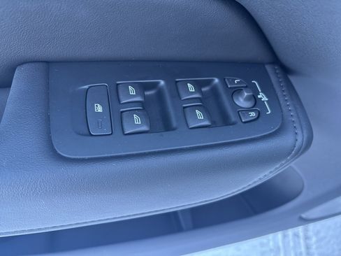 Certified 2025 Volvo XC60 B5 Core image 17