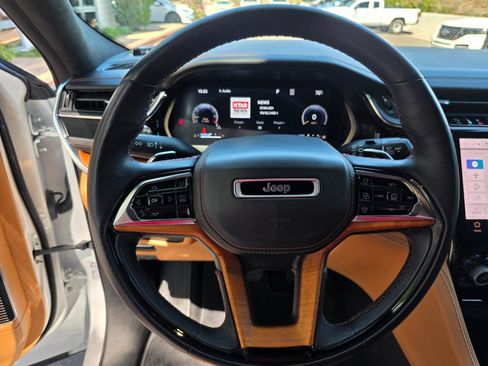 Used 2023 Jeep Grand Cherokee Summit AWD/4WD image 23