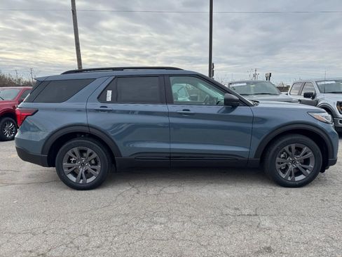 New 2026 Ford Explorer Active w/ Active Comfort Package image 2