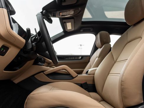 Certified 2026 Porsche Cayenne Coupe AWD/4WD image 24