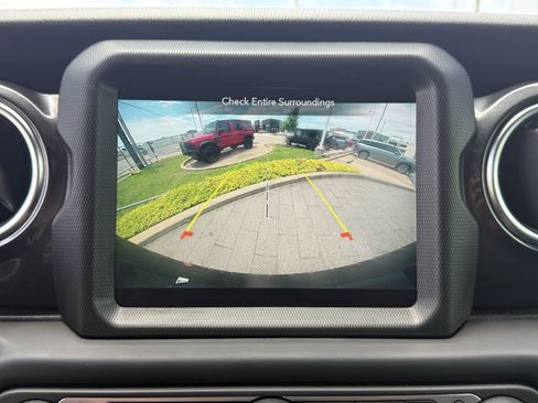 Used 2020 Jeep Wrangler Unlimited Sahara AWD/4WD image 24