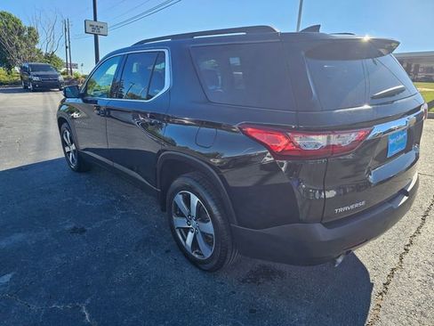Used 2020 Chevrolet Traverse LT w/ LT Premium Package FWD image 6