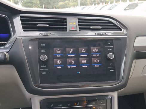 Used 2022 Volkswagen Tiguan SE FWD image 21