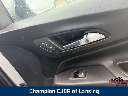 Used 2022 Chevrolet Equinox LT w/ Driver Convenience Package image 28