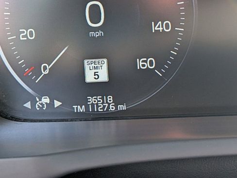 Used 2022 Volvo XC90 T5 Momentum image 24