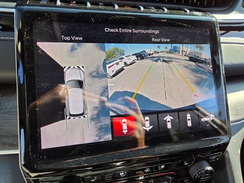 Used 2023 Jeep Grand Cherokee 4WD 4xe w/ Luxury Tech Group II image 30