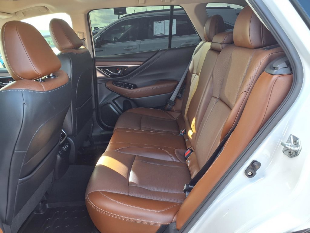 Used 2022 Subaru Outback Touring AWD/4WD image 17