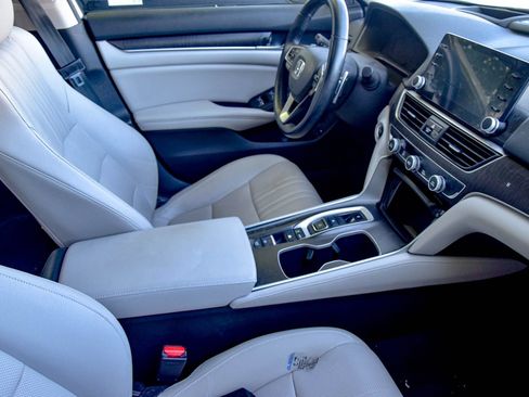 Used 2019 Honda Accord Touring image 8