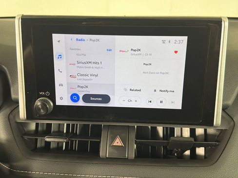 Used 2025 Toyota RAV4 XLE FWD image 30