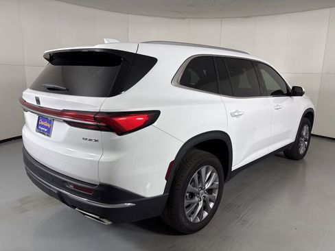 Used 2025 Buick Enclave Preferred image 8