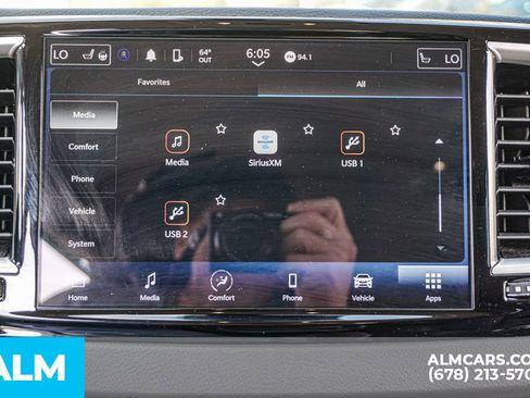 Used 2024 Chrysler Pacifica Touring-L FWD image 40
