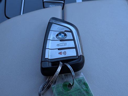 Used 2023 BMW 540i xDrive w/ Executive Package image 38