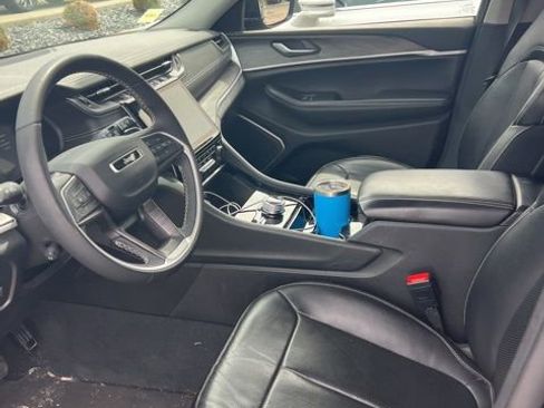 Used 2023 Jeep Grand Cherokee L Limited w/ Luxury Tech Group II image 3