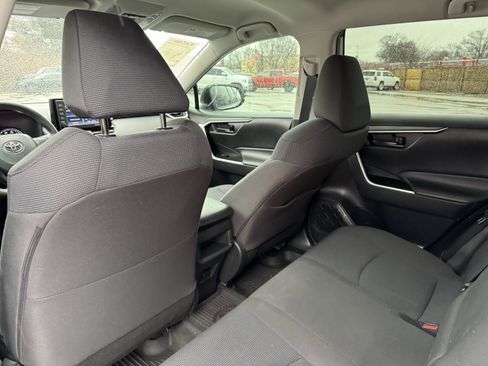 Used 2021 Toyota RAV4 LE image 30