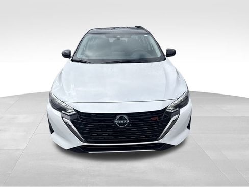 Used 2025 Nissan Sentra SR w/ SR Premium Package image 9